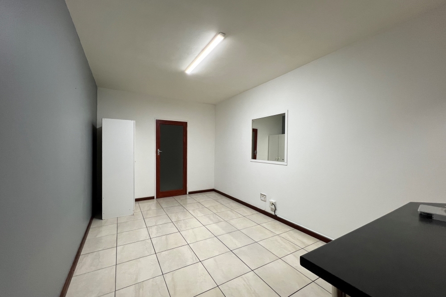 To Let 1 Bedroom Property for Rent in Flamingo Vlei Western Cape